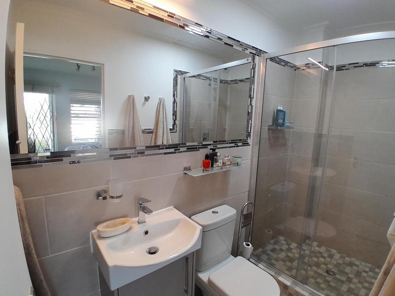 To Let 2 Bedroom Property for Rent in Vredehoek Western Cape